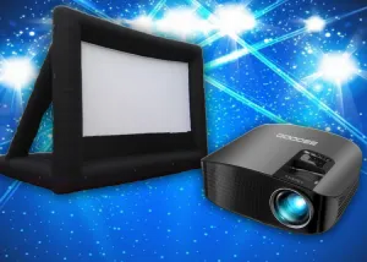 Outdoor Inflatable Screen and Projector